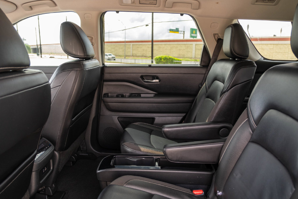 Used 2024 Nissan Pathfinder SL w/ SL Premium Package FWD image 15