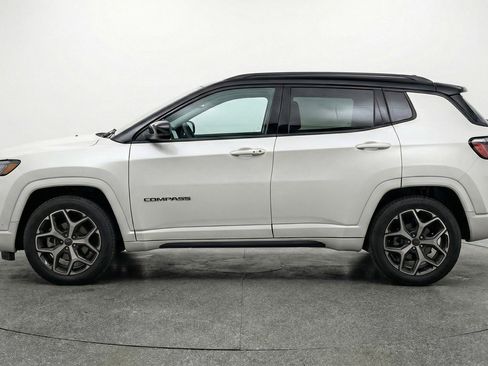 Used 2025 Jeep Compass Limited AWD/4WD image 5