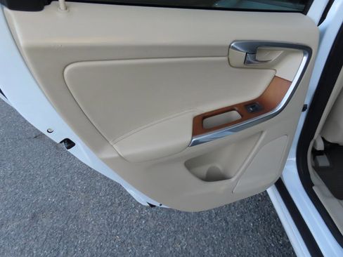 Used 2016 Volvo XC60 T6 AWD/4WD image 10
