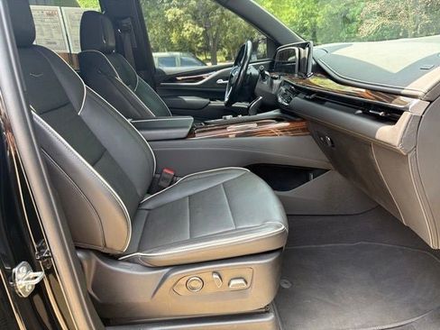 Used 2023 Cadillac Escalade Premium Luxury AWD/4WD image 32
