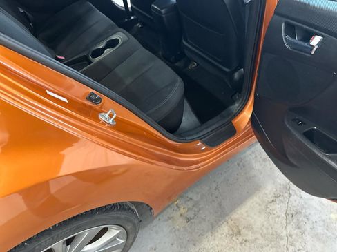 Used 2016 Hyundai Veloster FWD image 16