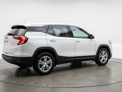 Used 2024 GMC Terrain SLE image 9