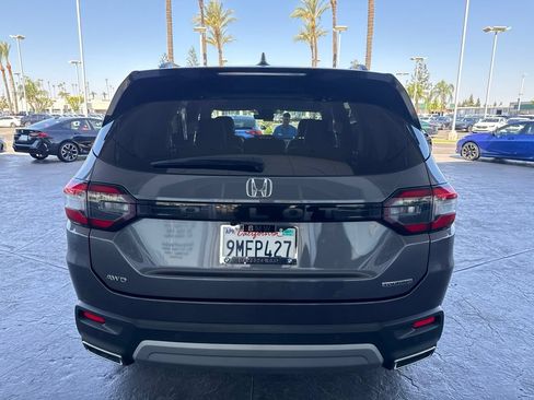 Used 2024 Honda Pilot Touring image 4