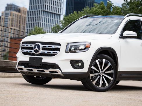 Used 2023 Mercedes-Benz GLB 250 4MATIC image 2