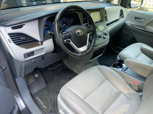 Used 2020 Toyota Sienna XLE w/ XLE Navigation Package image 24