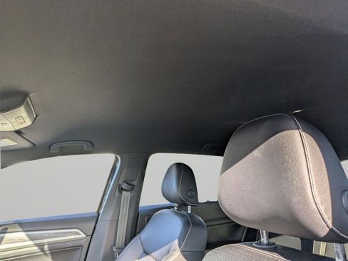 Used 2020 Volkswagen Atlas Cross Sport SE w/ Towing Package image 19