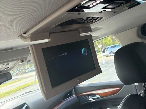 Used 2015 Cadillac Escalade Luxury AWD/4WD image 25