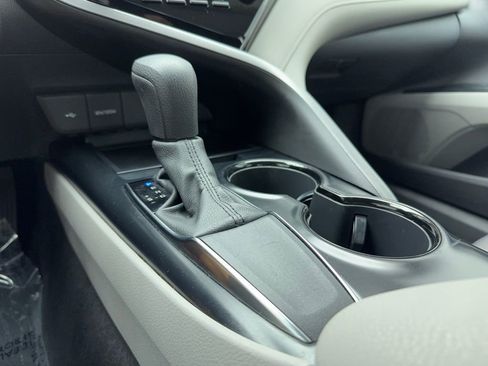 Used 2020 Toyota Camry LE image 26