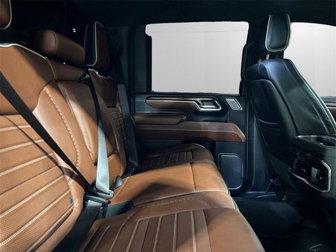 Used 2024 GMC Sierra 3500 Denali Ultimate image 19
