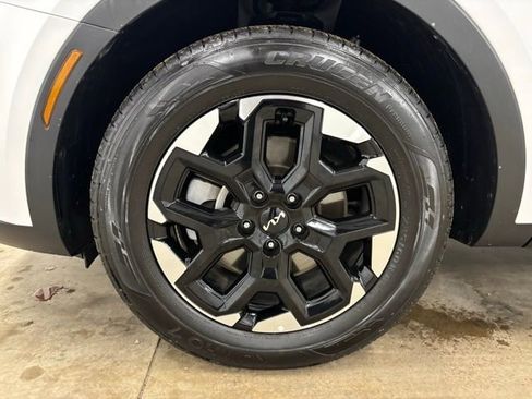 Used 2025 Kia Sorento S w/ Panoramic Sunroof Package FWD image 9