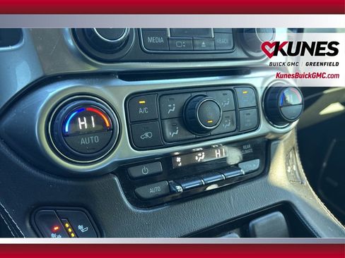 Used 2016 Chevrolet Suburban LT image 22