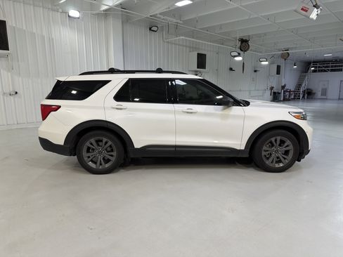 Used 2021 Ford Explorer XLT w/ Equipment Group 202A RWD image 6