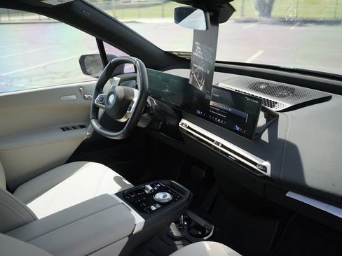 Certified 2024 BMW iX xDrive50 w/ Premium Package AWD/4WD image 15