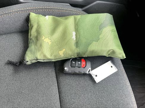 Used 2024 Jeep Gladiator Sport image 20