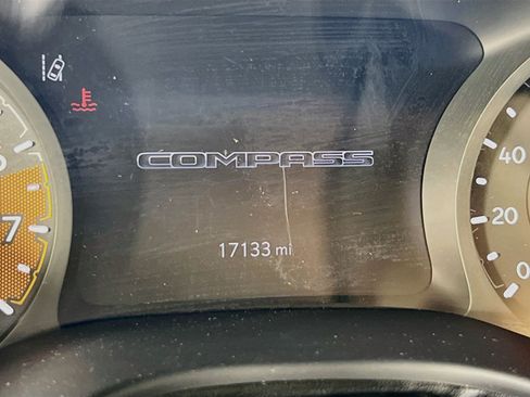 Used 2023 Jeep Compass Latitude AWD/4WD image 12
