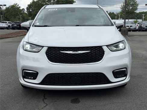 Used 2023 Chrysler Pacifica Touring-L FWD image 23