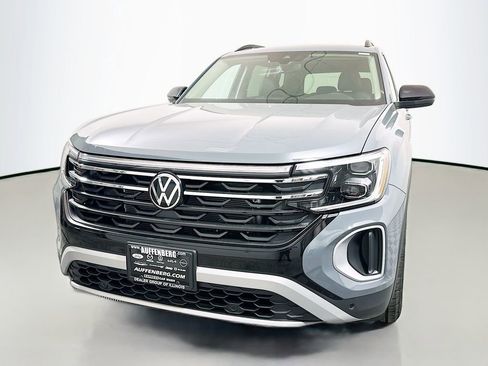 New 2026 Volkswagen Atlas Peak Edition AWD/4WD image 3