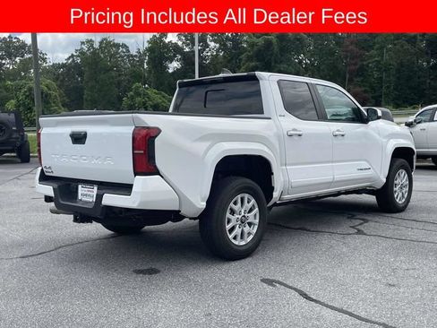Used 2024 Toyota Tacoma SR5 AWD/4WD image 5