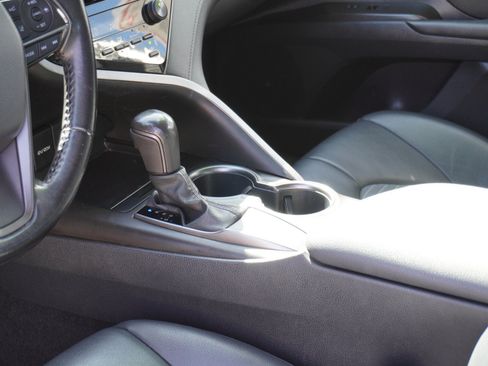 Used 2021 Toyota Camry SE FWD image 18