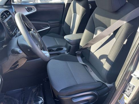 Used 2025 Kia Soul LX w/ LX Technology Package image 32