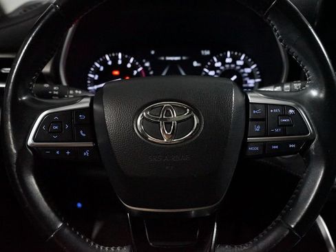 Used 2021 Toyota Highlander XLE FWD image 12