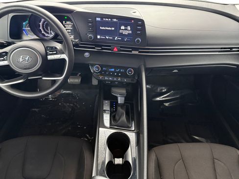 Used 2022 Hyundai Elantra Blue image 9