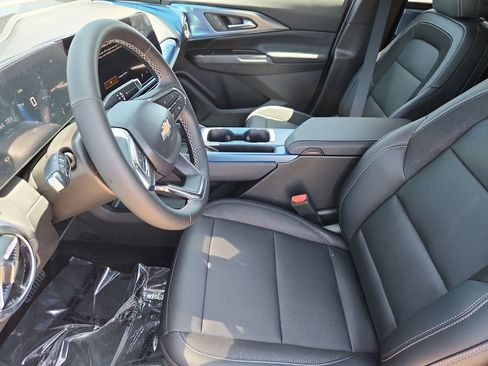 Used 2025 Chevrolet Equinox EV LT image 23