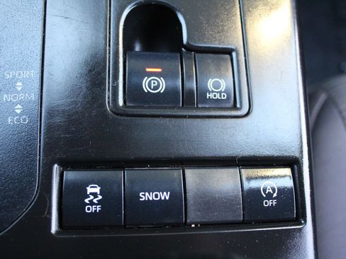 Used 2021 Toyota Highlander L FWD image 26