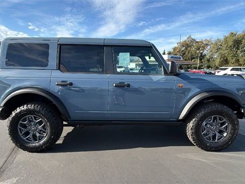 New 2025 Ford Bronco Badlands image 3