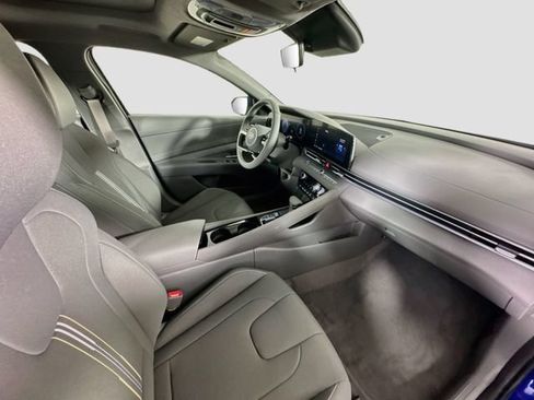 Certified 2025 Hyundai Elantra SEL FWD image 29