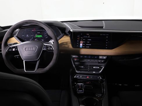 Used 2023 Audi e-tron GT Premium Plus image 31