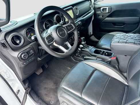 Used 2023 Jeep Wrangler Unlimited Sahara AWD/4WD image 25