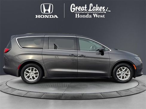 Used 2020 Chrysler Voyager Lxi image 6