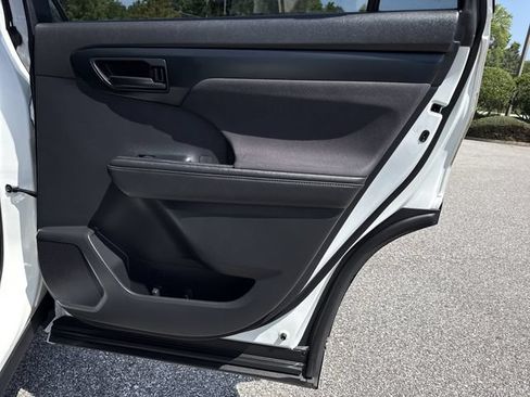 Used 2020 Toyota Highlander L FWD image 31