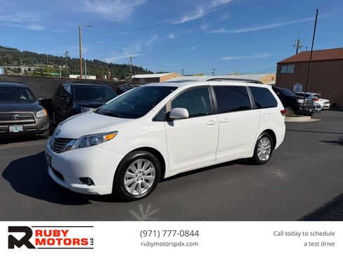 Used 2011 Toyota Sienna XLE AWD/4WD image 1