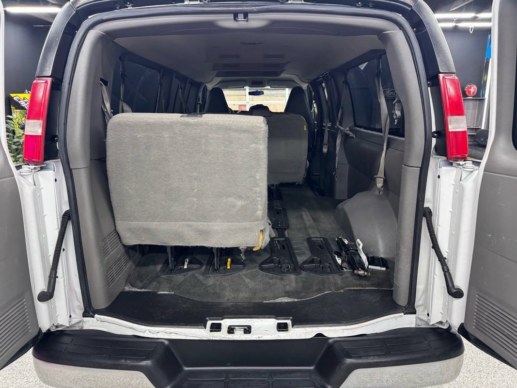 Used 2017 Chevrolet Express 3500 LT w/ LT Preferred Equipment Group RWD image 12
