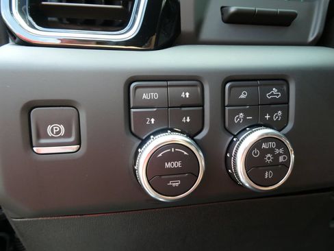 Certified 2025 GMC Sierra 3500 Denali Ultimate w/ LPO, GMC Protection Package AWD/4WD image 29