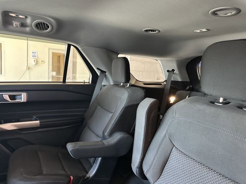Used 2023 Ford Explorer XLT w/ Class IV Trailer Tow Package AWD/4WD image 8