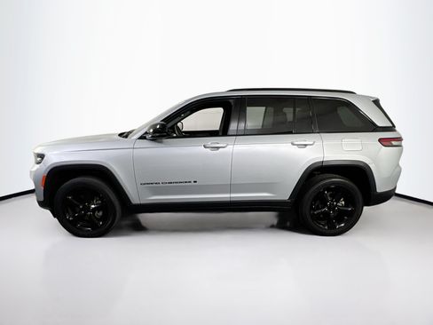 Used 2023 Jeep Grand Cherokee Altitude AWD/4WD image 8