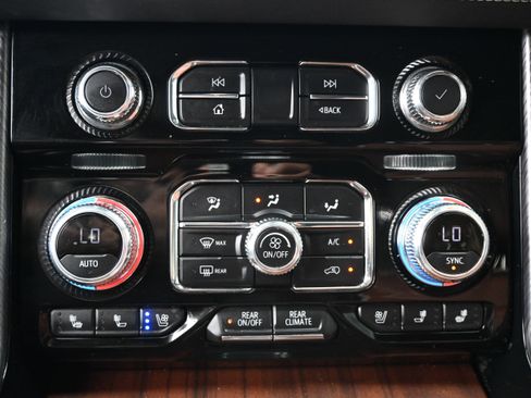 Used 2023 GMC Yukon Denali Ultimate image 29