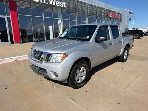 Used 2012 Nissan Frontier SV RWD image 1
