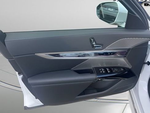 Used 2024 BMW i7 eDrive50 RWD image 10