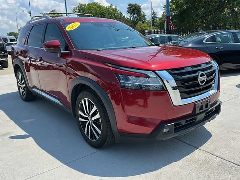 Used 2023 Nissan Pathfinder Platinum AWD/4WD image 3
