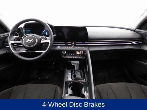 Certified 2025 Hyundai Elantra SEL image 26