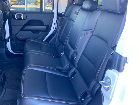 Used 2025 Jeep Gladiator Overland AWD/4WD image 24