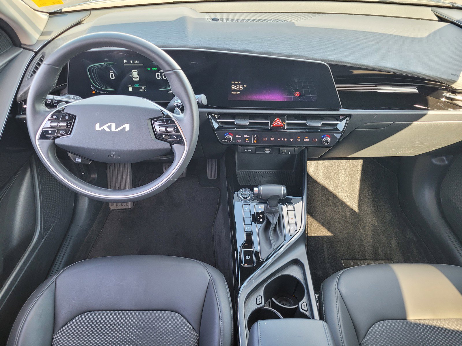 Used 2024 Kia Niro EX FWD image 11