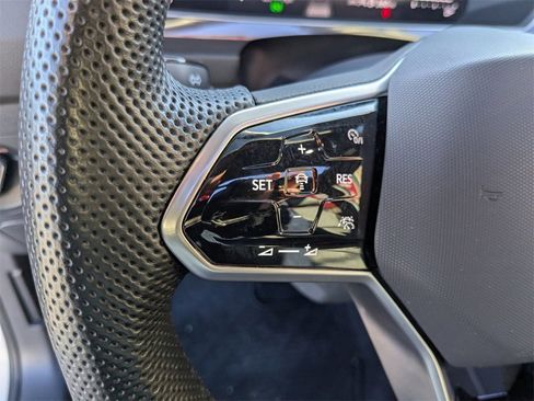 Used 2024 Volkswagen Tiguan SE R-Line image 22