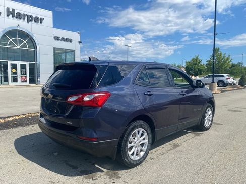 Used 2019 Chevrolet Equinox LS w/ LS Convenience Package AWD/4WD image 2