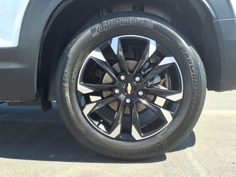 Used 2023 Chevrolet TrailBlazer LT w/ Convenience Package FWD image 9