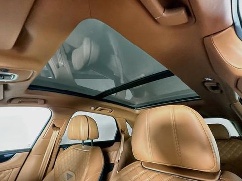 Used 2021 Bentley Bentayga AWD/4WD image 22